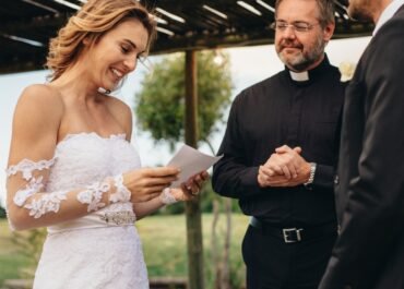 Écrire ses vœux de mariage : le guide pas à pas pour trouver les mots